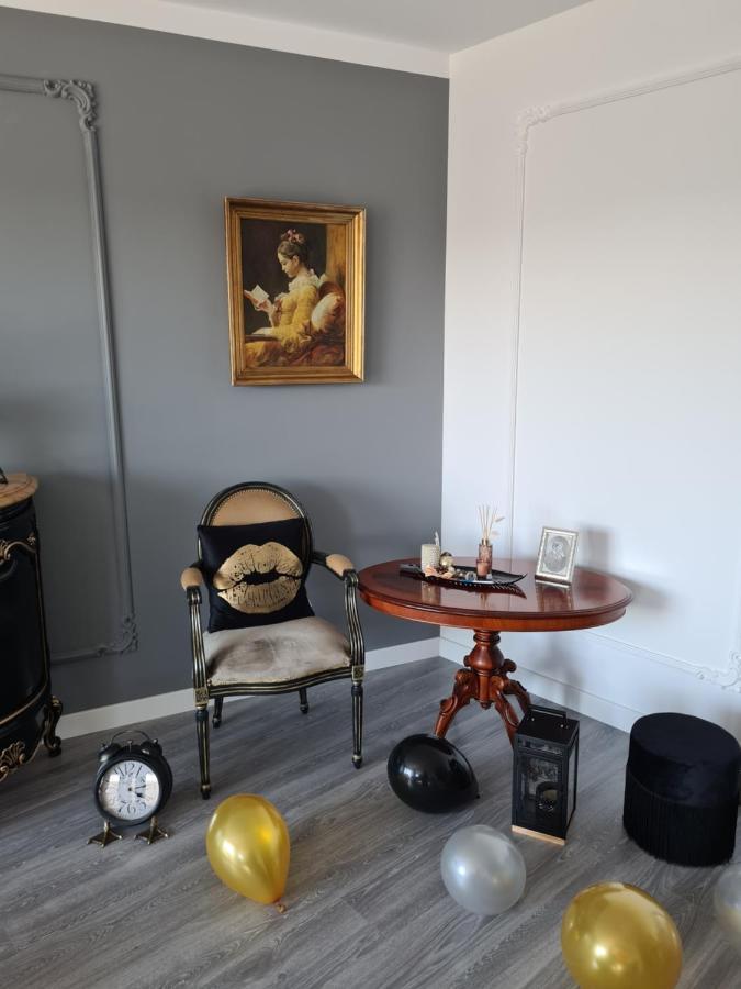 Parisian Apartment Cluj Екстериор снимка